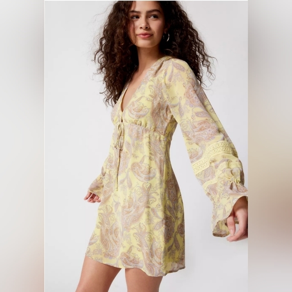 Urban Outfitters Dresses & Skirts - Urban Outfitters Charlene Paisley Long Sleeve Mini Dress Yellow/Brown Size XS/P